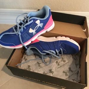 Under Armour tennis shoes